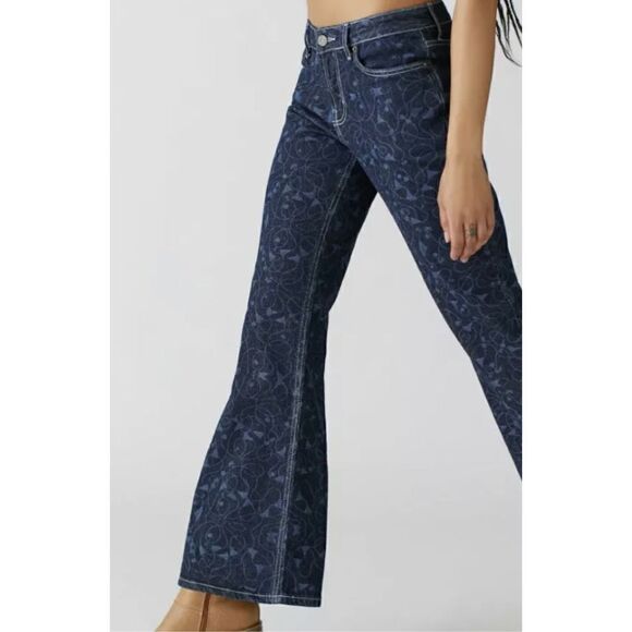 Urban Outfitters BDG Low Rise Flare
Jeans Women's Size 27 Dark Wash
Print - Picture 11 of 13